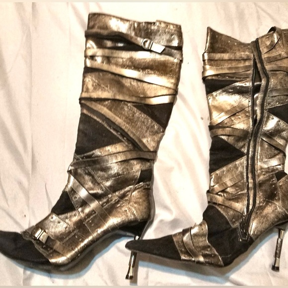 Knee-High Silver & Black Italian Designer Boots - Picture 5 of 8